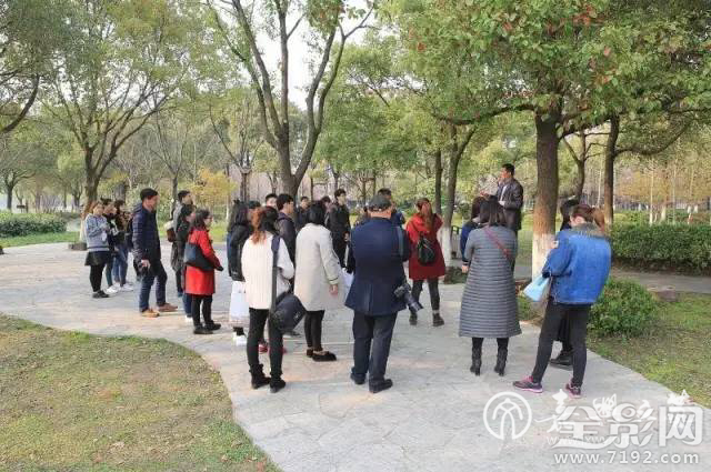 嘉兴市摄影家讲授摄影基础技能支持农村文化礼堂建设