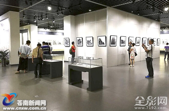 方健惠摄影展开幕 看老照片拾光阴故事